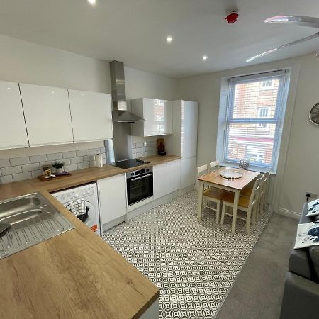 Apartment #2 - At 12 Story St Кингстън ъпон Хъл Екстериор снимка